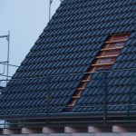 Dachziegeln Anthrazit Engobiert mit Auslassung für Dachfenster